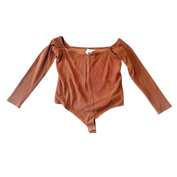Good American Half Zip Off The Shoulder Ribbed Rust Brown Bodysuit Size 6/US 3XL - Picture 4 of 9